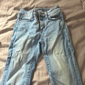 This is an American eagle size 0 jeans it’s a skinny jeans it’s one for $20